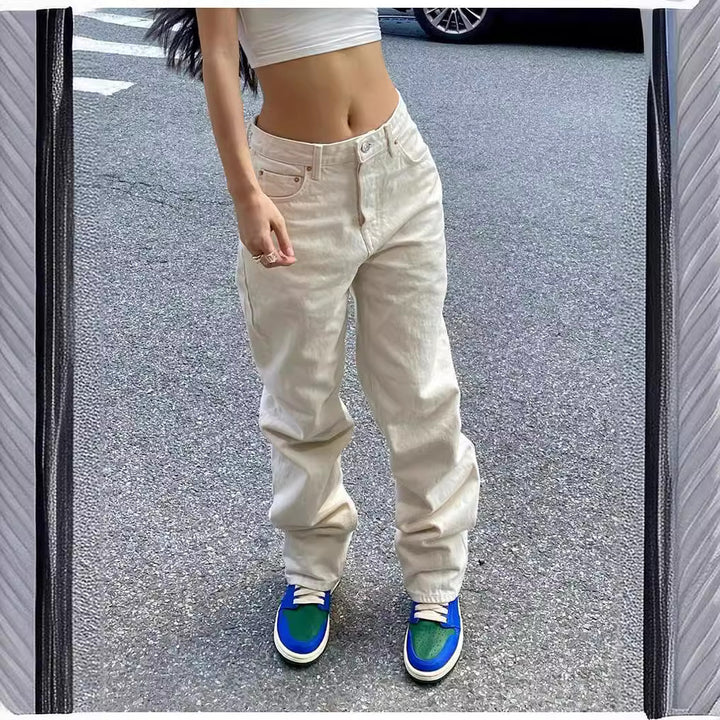 Damer vida högmidjade jeans med modern skärning Mirla-Eva Jonsson