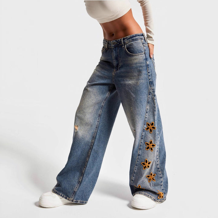 Damer vida jeans med blommönster broderi Mirla-Eva Jonsson