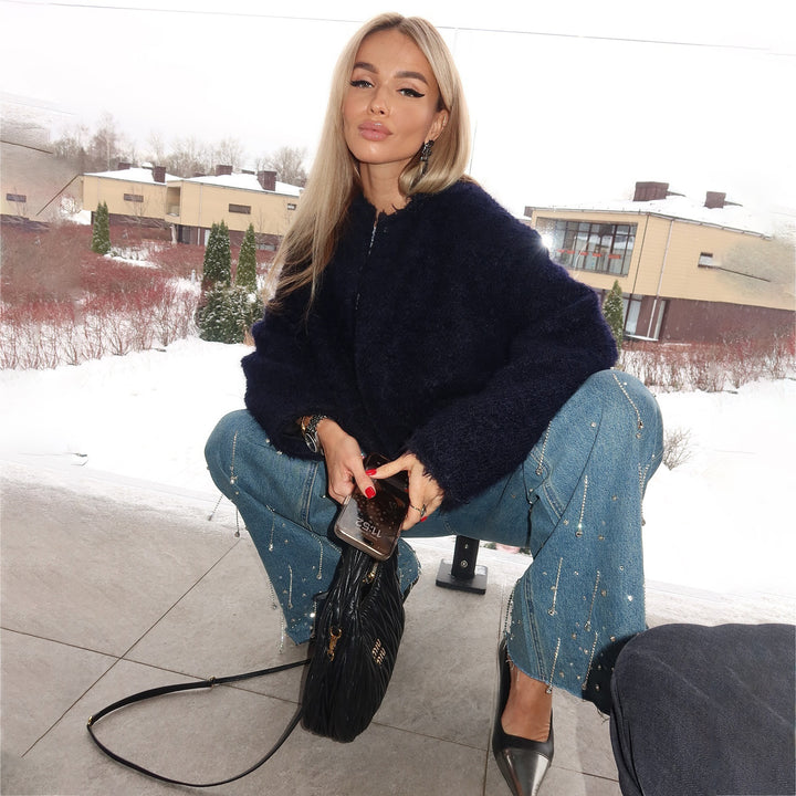 Damer vida jeans med dekorativa pärl-applikationer Mirla-Eva Jonsson