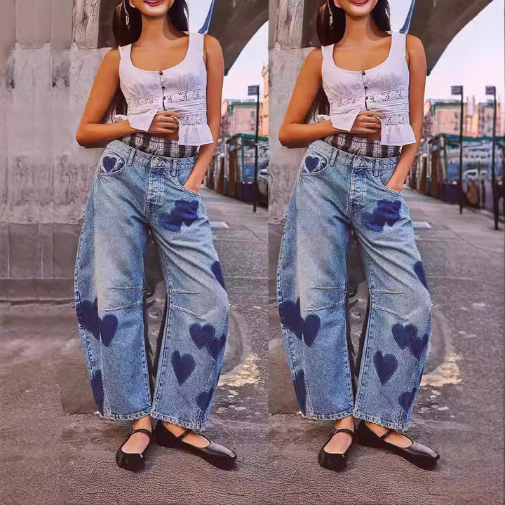 Damer vida jeans med hjärt-detaljer och avslappnad passform Mirla-Eva Jonsson