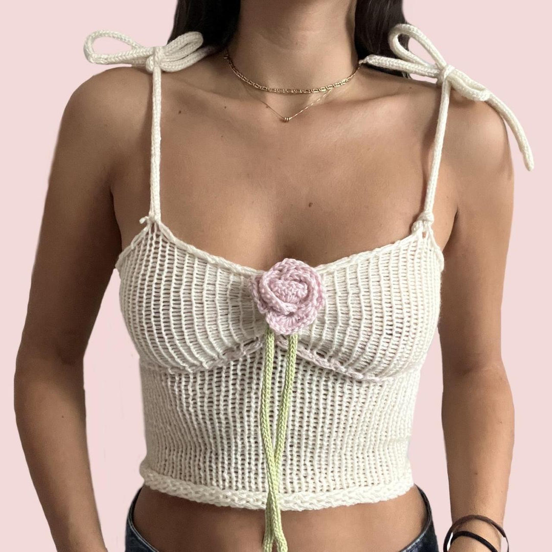 Damer virkad Crop-Top med blommiga accenter Mirla-Eva Jonsson