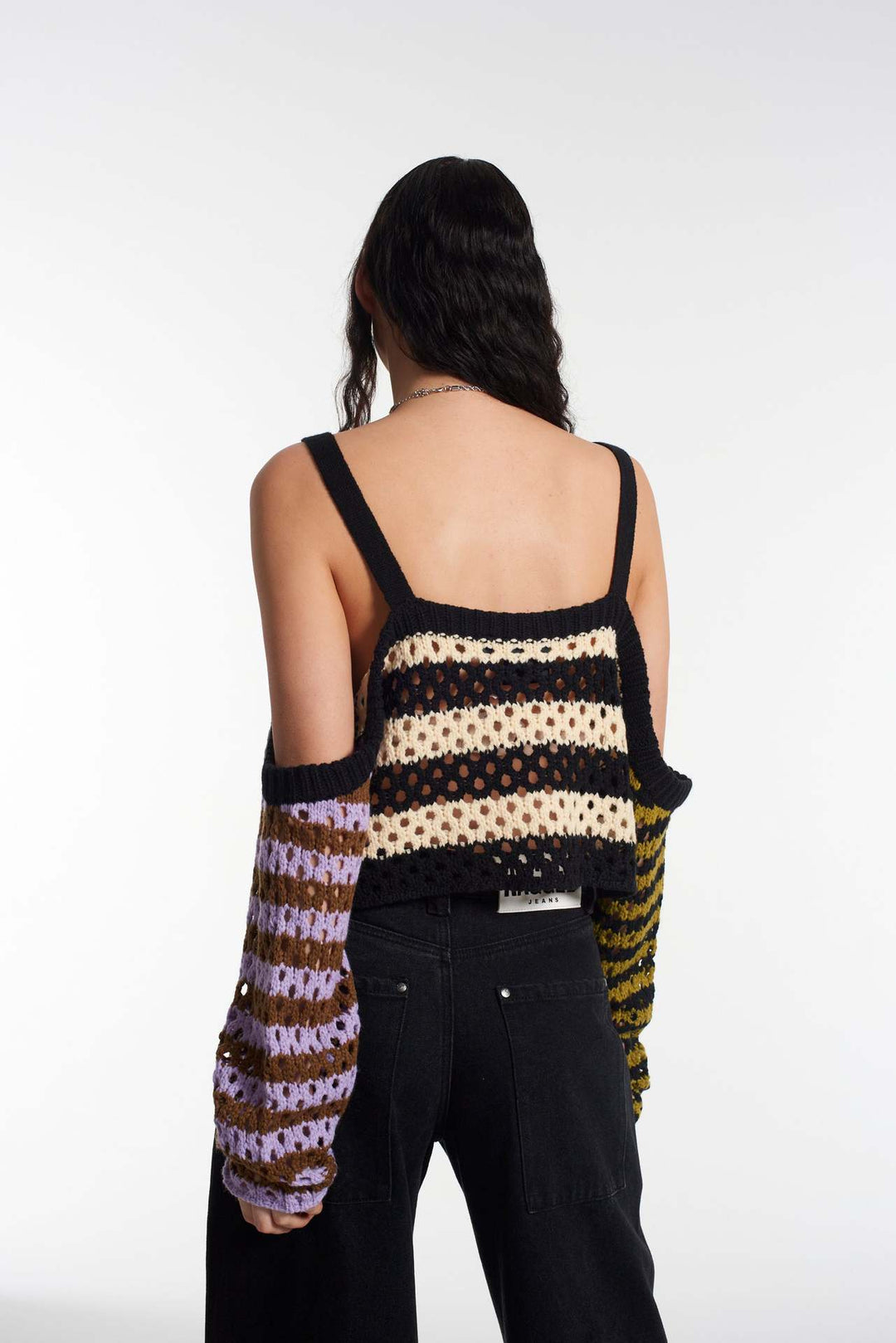 Damer virkad Crop-Top med kreativa ränder och dekorativa ärmar Mirla-Eva Jonsson