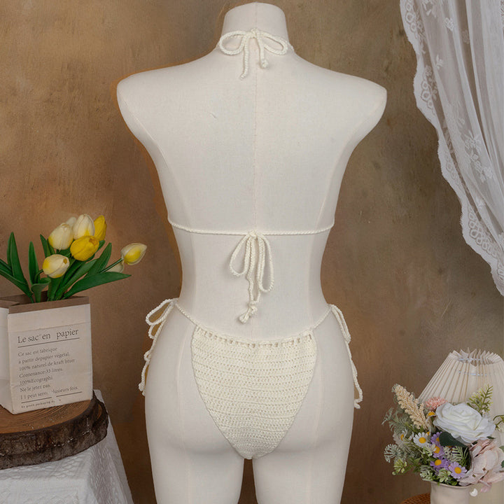 Damer virkad bikini med lekfull design av blommor och justerbara band Mirla-Eva Jonsson