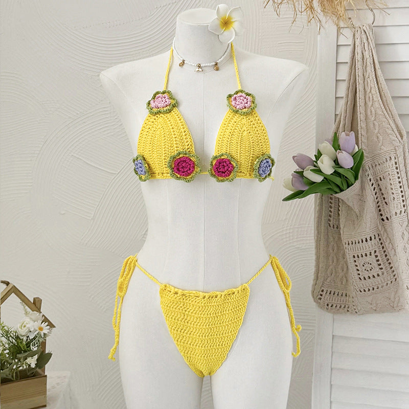 Damer virkad bikini med lekfull design av blommor och justerbara band Mirla-Eva Jonsson