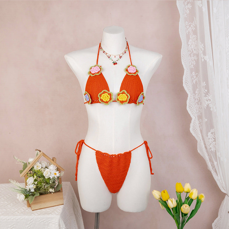 Damer virkad bikini med lekfull design av blommor och justerbara band Mirla-Eva Jonsson