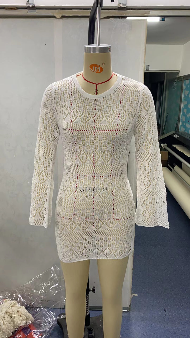 Damer virkad miniklänning med kreativt cut-out-design och långa ärmar Mirla-Eva Jonsson