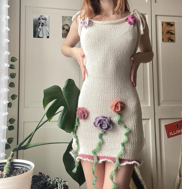 Damer virkat sommarklänning med blommiga applikationer Mirla-Eva Jonsson