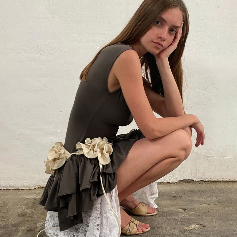 Damer volang mini-klänning med figurnära överdel och flödande tyg Mirla-Eva Jonsson