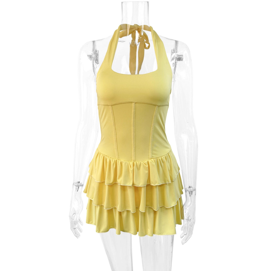 Damer volangklänning med strapless design och figursydd stil Mirla-Eva Jonsson