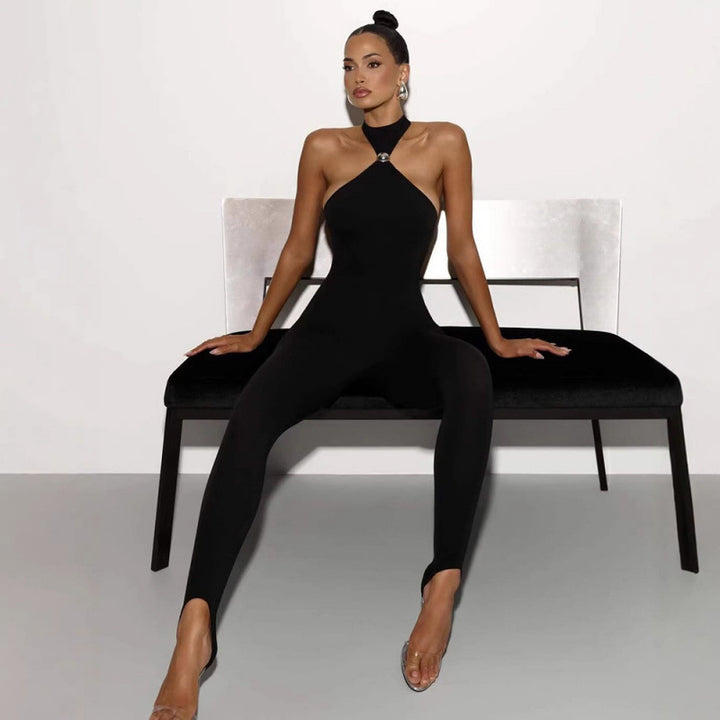 DamerSportig en helkroppsdräkt med elegant krage och subtila cut-outs Mirla-Eva Jonsson