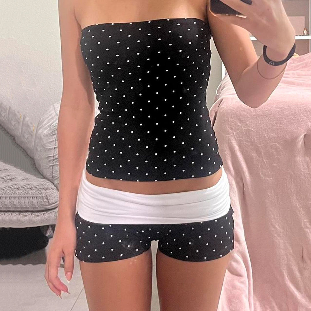 Damern Bandeau-baddräkt med prickar och shorts Mirla-Eva Jonsson