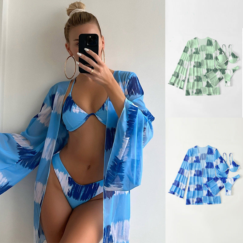 Damern Bikini-set med elegant cover-up och förförisk V-ringning Mirla-Eva Jonsson