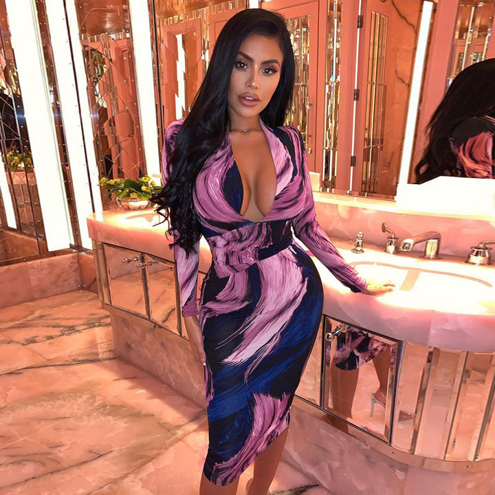 Damern Bodycon-klänning med djup V-ringning och blommönster Mirla-Eva Jonsson