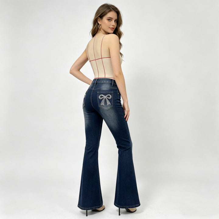 Damern Bootcut Jeans med dekorativa broderier Mirla-Eva Jonsson