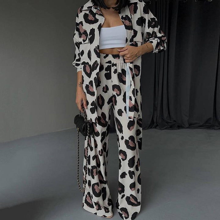 Damern Casual Leopardmönster-set med löst skuren topp och elastiska byxor Mirla-Eva Jonsson