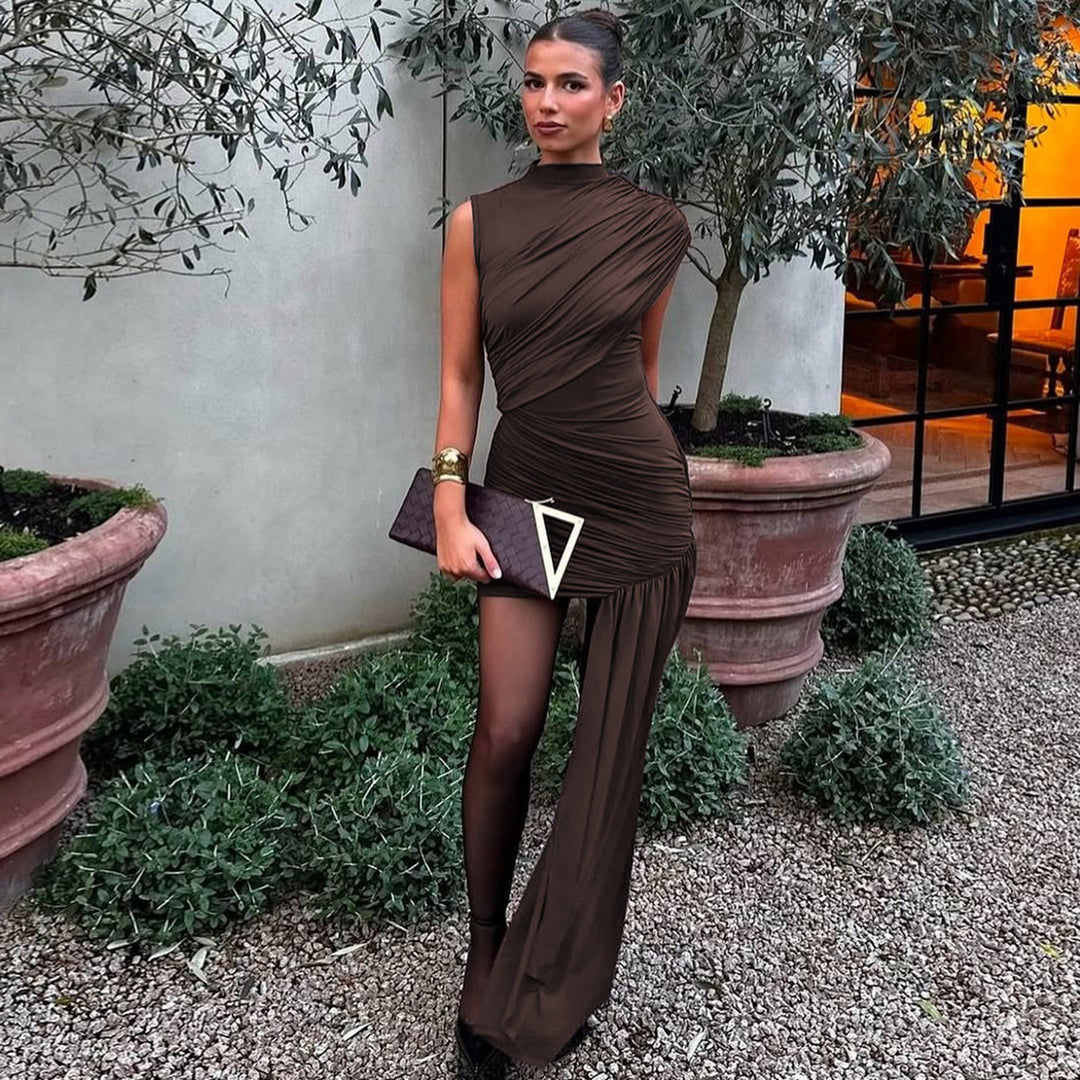 Damern Cocktailklänning med asymmetrisk skärning och raffinerade draperingar Mirla-Eva Jonsson