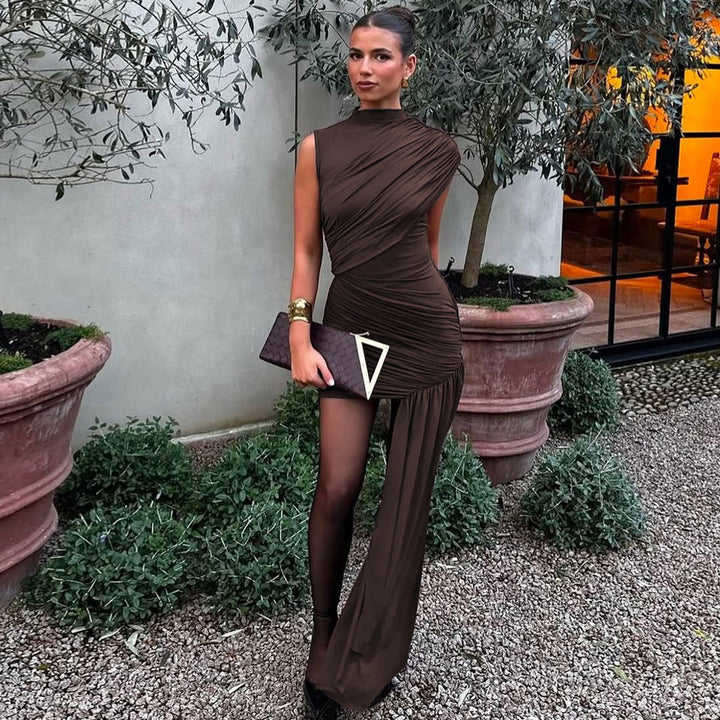 Damern Cocktailklänning med asymmetrisk skärning och raffinerade draperingar Mirla-Eva Jonsson