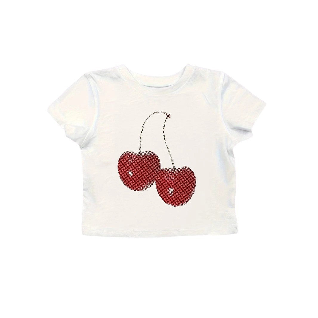 Damern Crop-T-Shirt med glatt körsbärsmotiv Mirla-Eva Jonsson