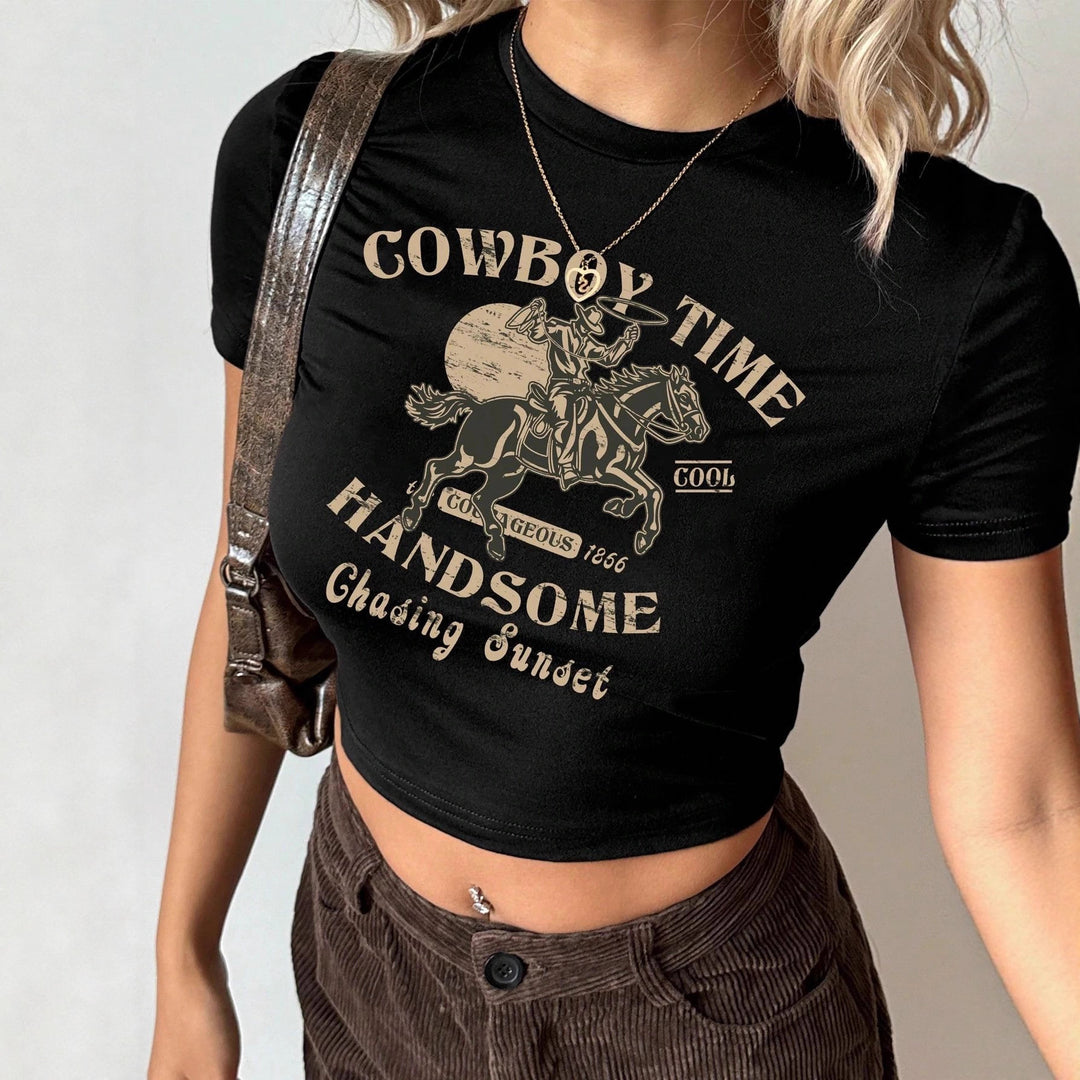 Damern Crop-T-Shirt med kreativt uttalande-design Mirla-Eva Jonsson