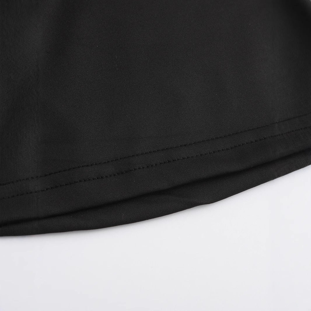 Damern Crop-T-shirt med iögonfallande text och figurnära design Mirla-Eva Jonsson
