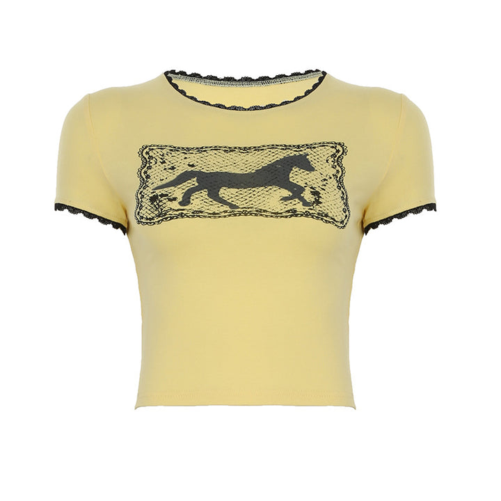 Damern Crop-T-shirt med raffinerad spetsdekoration och grafisk tryck Mirla-Eva Jonsson