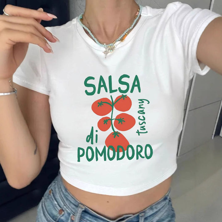 Damern Crop-Top med kreativ tomatmotiv och rolig text Mirla-Eva Jonsson