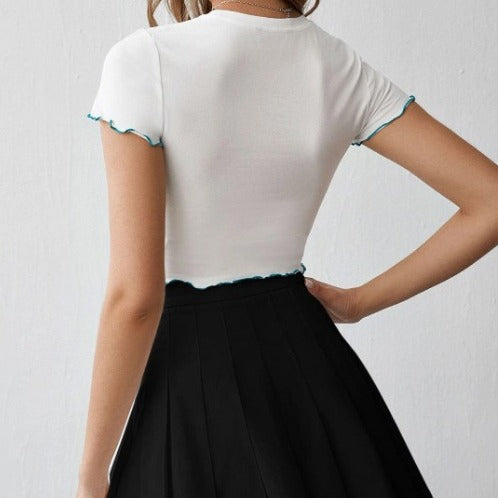 Damern Crop-top med kreativ fjärilstryck och vågig fåll Mirla-Eva Jonsson