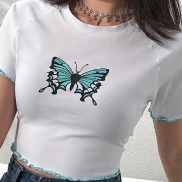 Damern Crop-top med kreativ fjärilstryck och vågig fåll Mirla-Eva Jonsson