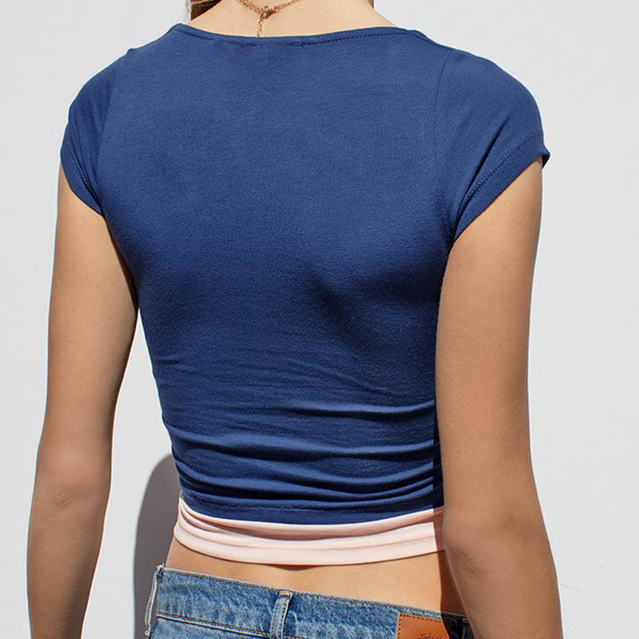 Damern Crop-top med modernt fyrkantigt urklipp och kontrasterande nederkant Mirla-Eva Jonsson