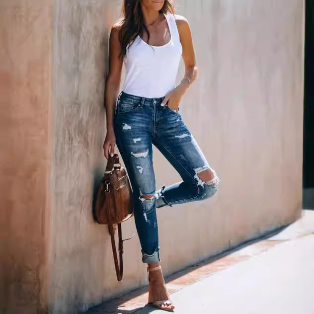 Damern Destroyed Skinny Jeans med avslappnad passform och fransiga detaljer Mirla-Eva Jonsson