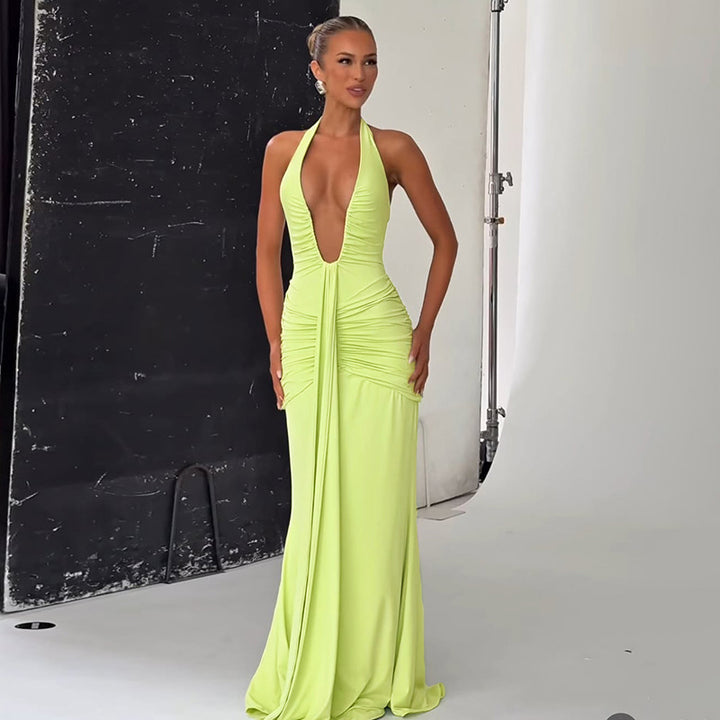 Damern Elegant Maxi-klänning med djup V-ringning och volangdetaljer Mirla-Eva Jonsson