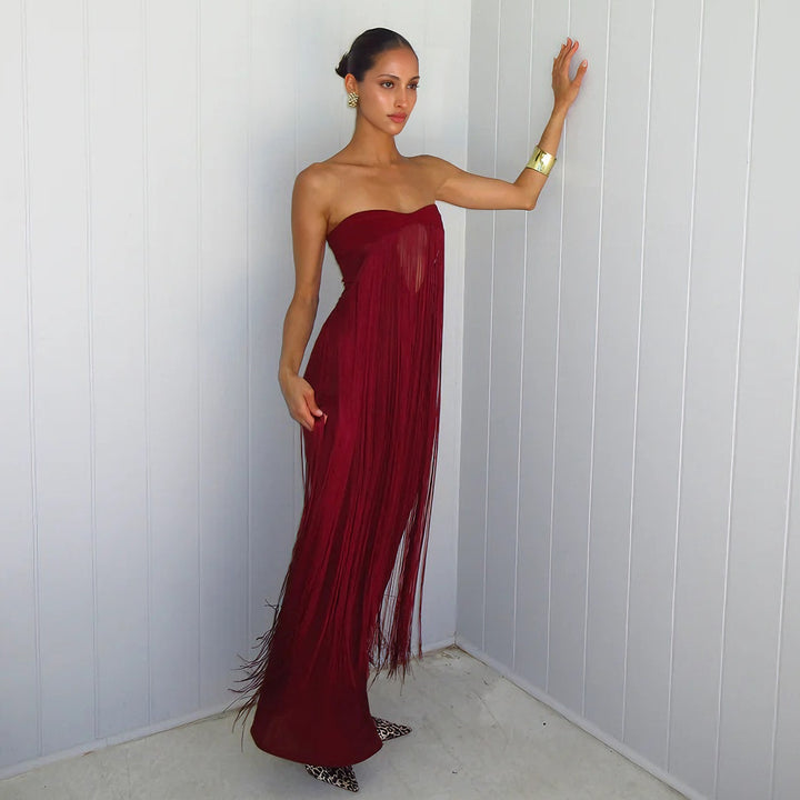 Damern Elegant Maxi-klänning med fransar och djup halsringning Mirla-Eva Jonsson