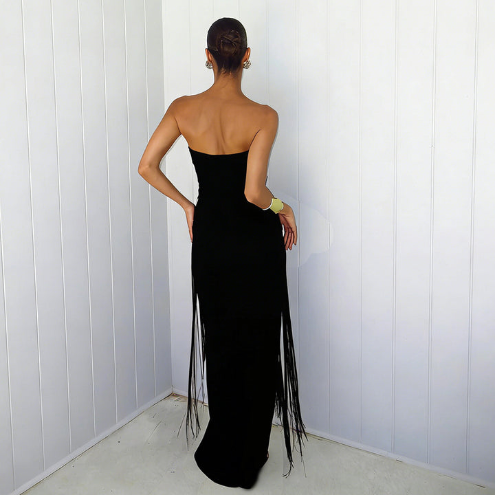 Damern Elegant Maxi-klänning med fransar och djup halsringning Mirla-Eva Jonsson