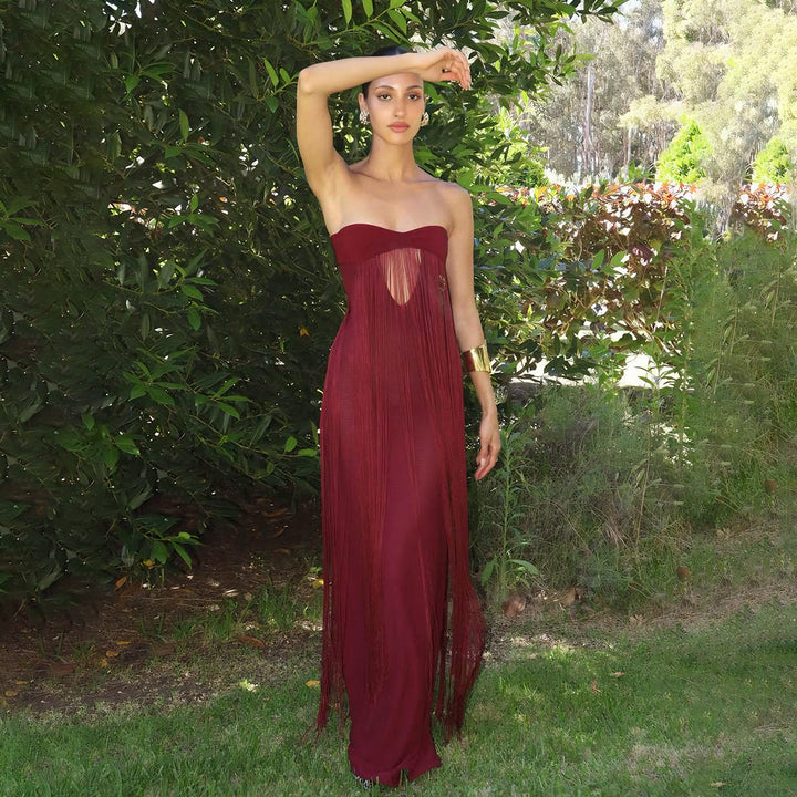Damern Elegant Maxi-klänning med fransar och djup halsringning Mirla-Eva Jonsson
