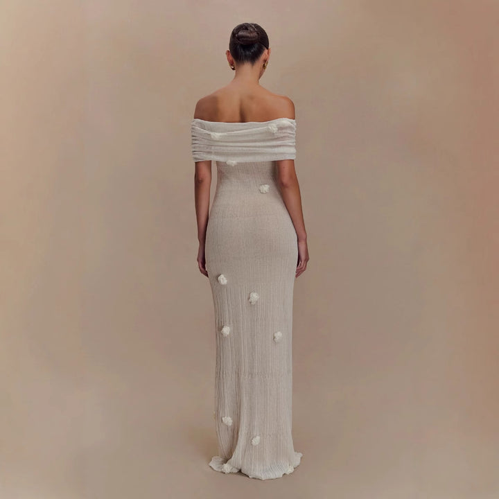 Damern Elegant Maxiklänning med Off-Shoulder-design och fina 3D-blomapplikationer Mirla-Eva Jonsson