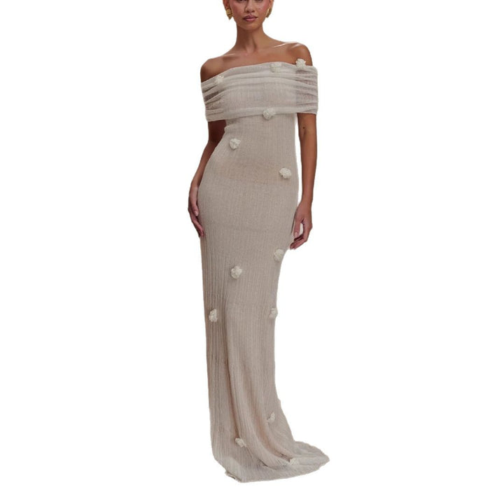 Damern Elegant Maxiklänning med Off-Shoulder-design och fina 3D-blomapplikationer Mirla-Eva Jonsson