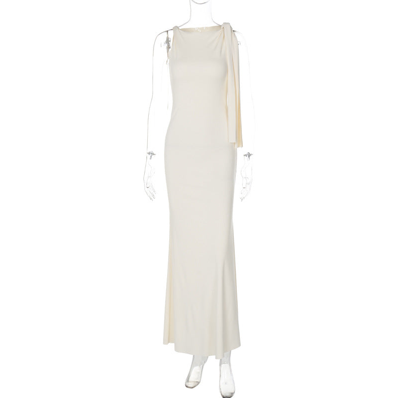 Damern Elegant Maxiklänning med asymmetriska bärremmar Mirla-Eva Jonsson
