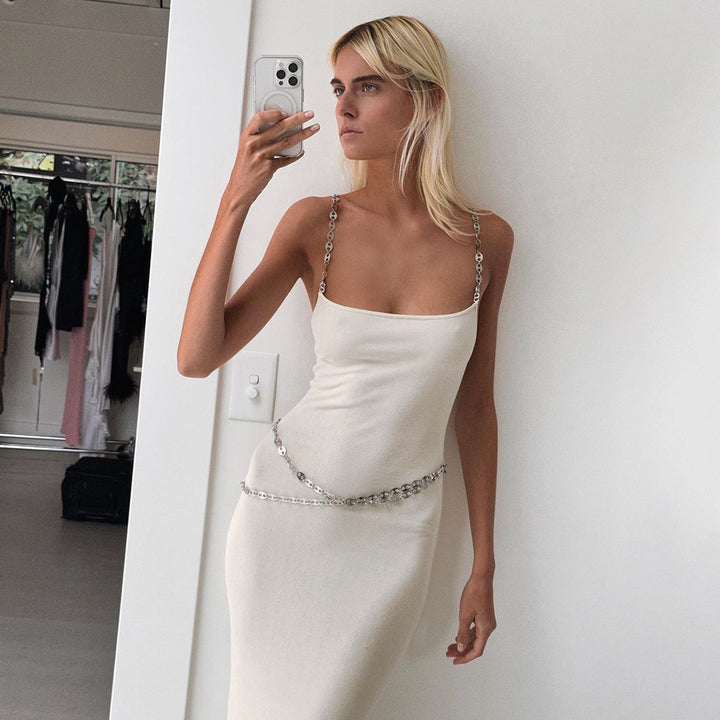 Damern Elegant Maxiklänning med dekorativ kedjedetalj Mirla-Eva Jonsson