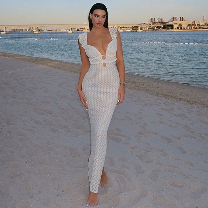 Damern Elegant Maxiklänning med djup V-neck och volangdetaljer Mirla-Eva Jonsson