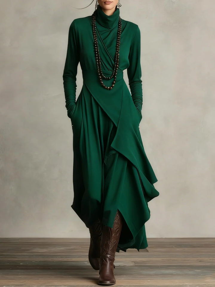 Damern Elegant Maxiklänning med draperad överdel och asymmetrisk skärning Mirla-Eva Jonsson