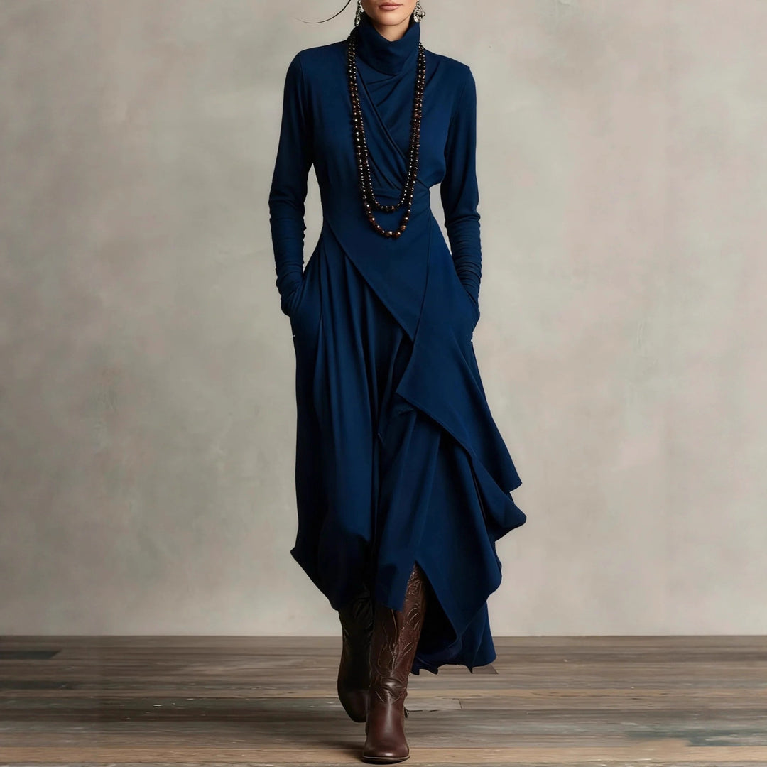 Damern Elegant Maxiklänning med draperad överdel och asymmetrisk skärning Mirla-Eva Jonsson