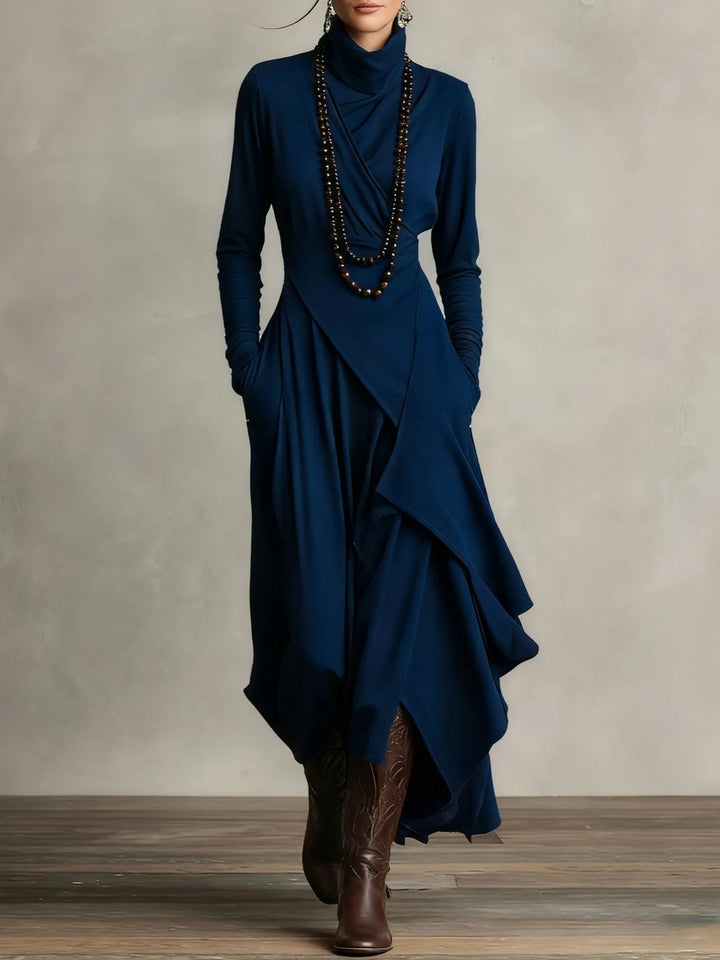 Damern Elegant Maxiklänning med draperad överdel och asymmetrisk skärning Mirla-Eva Jonsson