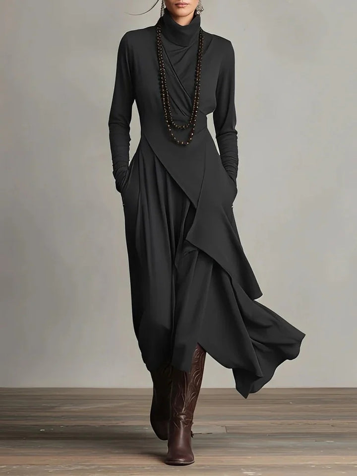Damern Elegant Maxiklänning med draperad överdel och asymmetrisk skärning Mirla-Eva Jonsson