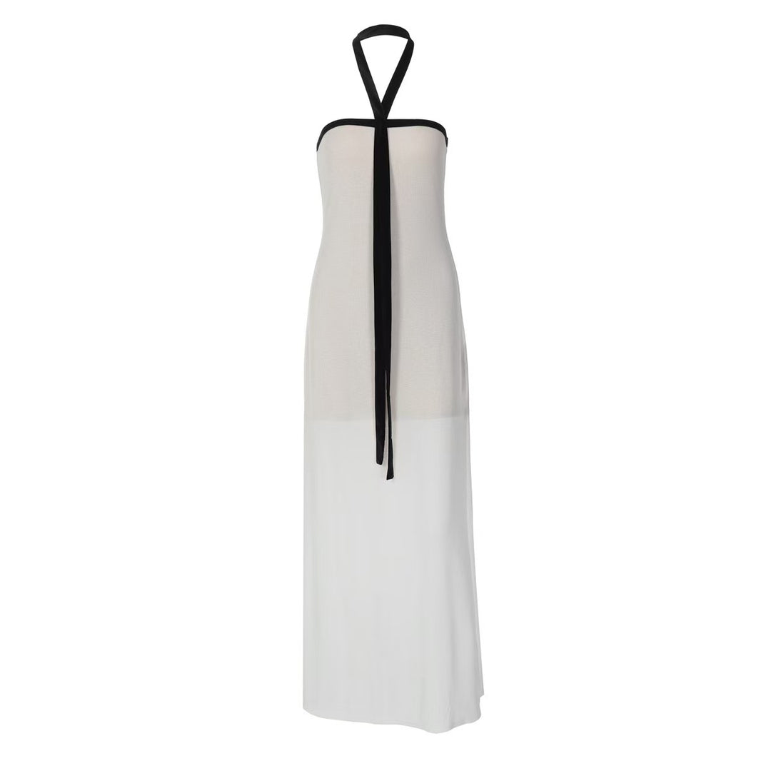 Damern Elegant Maxiklänning med off-shoulder design och figursydd skärning Mirla-Eva Jonsson