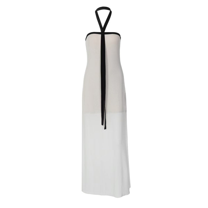 Damern Elegant Maxiklänning med off-shoulder design och figursydd skärning Mirla-Eva Jonsson