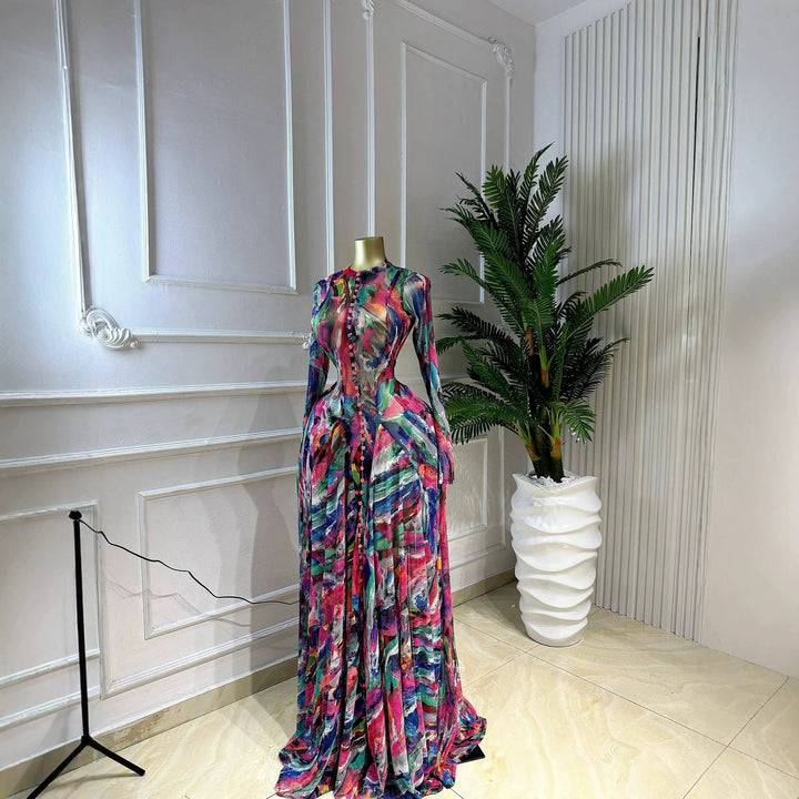 Damern Elegant Maxiklänning med strukturerad grafisk design Mirla-Eva Jonsson