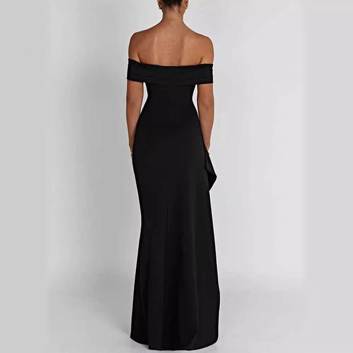 Damern Elegant Off-Shoulder Maxiklänning med hög slits och draperingar Mirla-Eva Jonsson