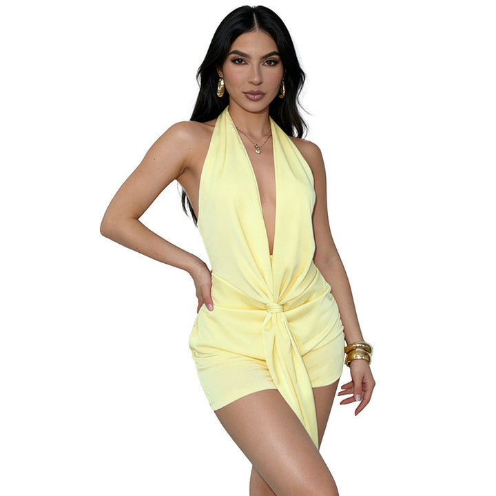 Damern Elegant Wrap Playsuit med djup V-ringning och vacker midjebindning Mirla-Eva Jonsson