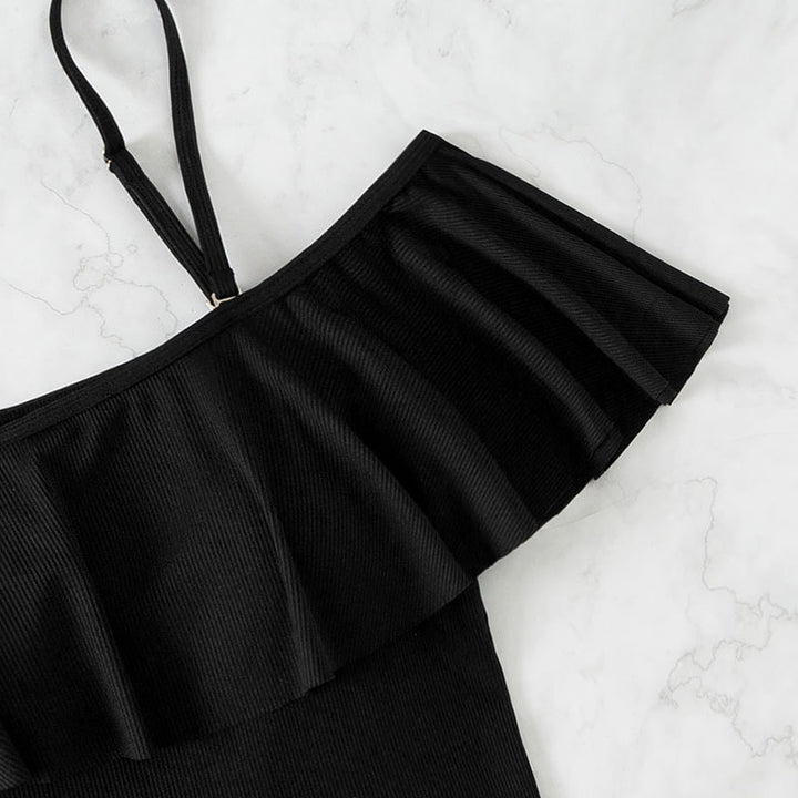 Damern Elegant baddräkt med volanger och off-shoulder u-ringning Mirla-Eva Jonsson