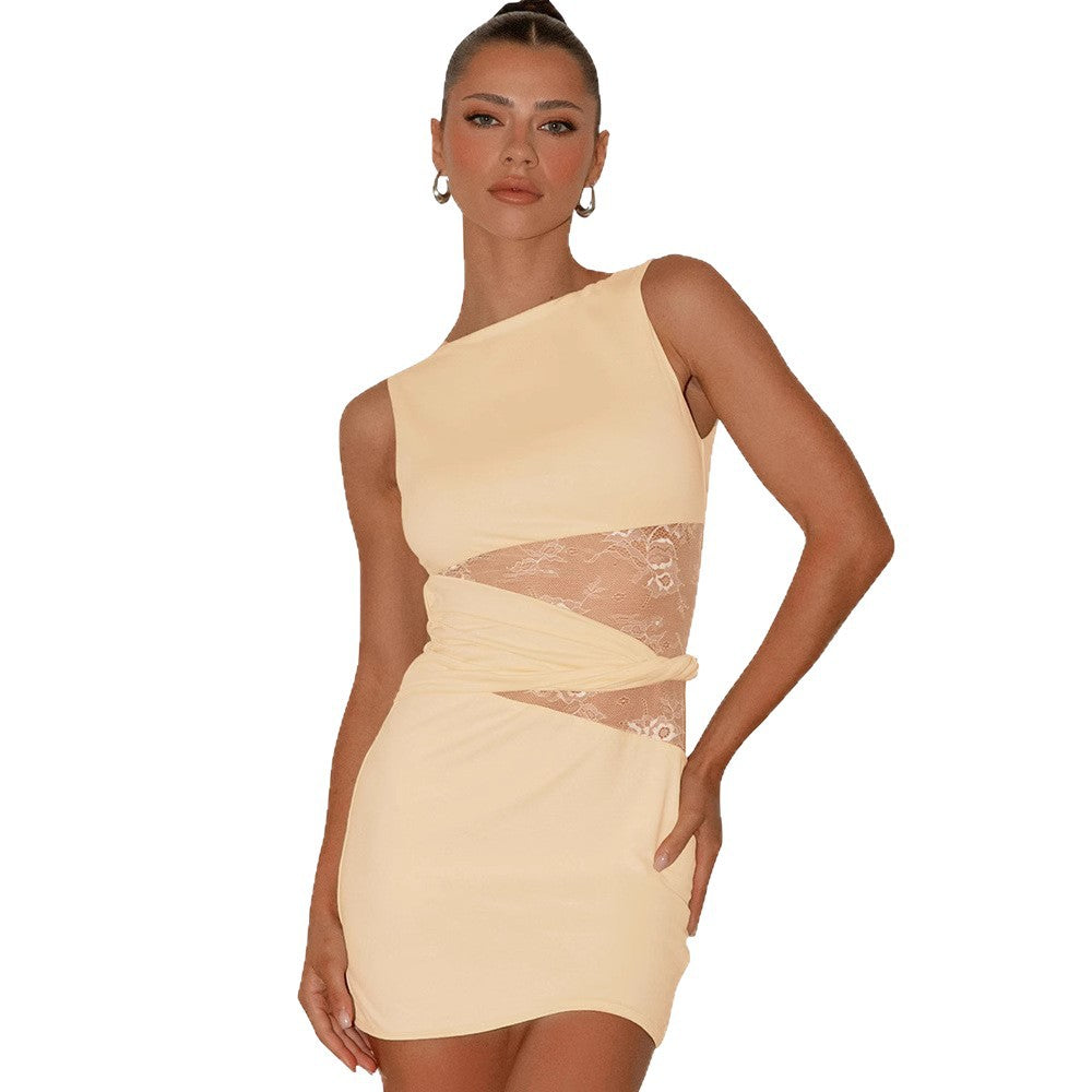 Damern Elegant, figurnära klänning med transparenta insatser Mirla-Eva Jonsson